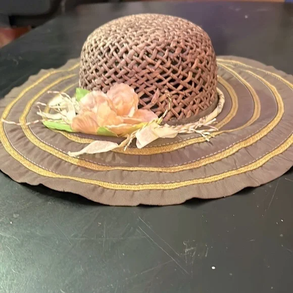 SUN Hat worn for Derby once, straw too cloth rim - Picture 1 of 4